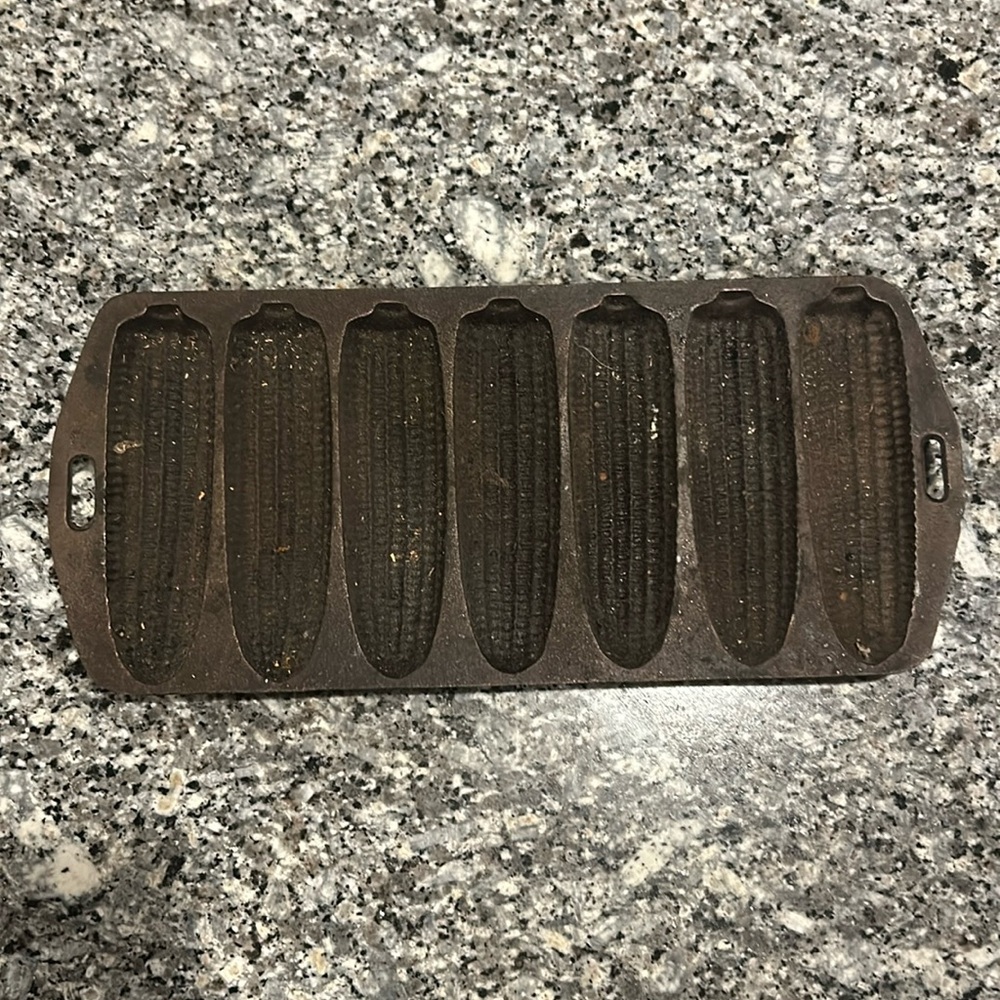 Vintage Lodge 27C Cast Iron Corn Cob Cornbread Pan Mold Dimple 12.5"x5.5"